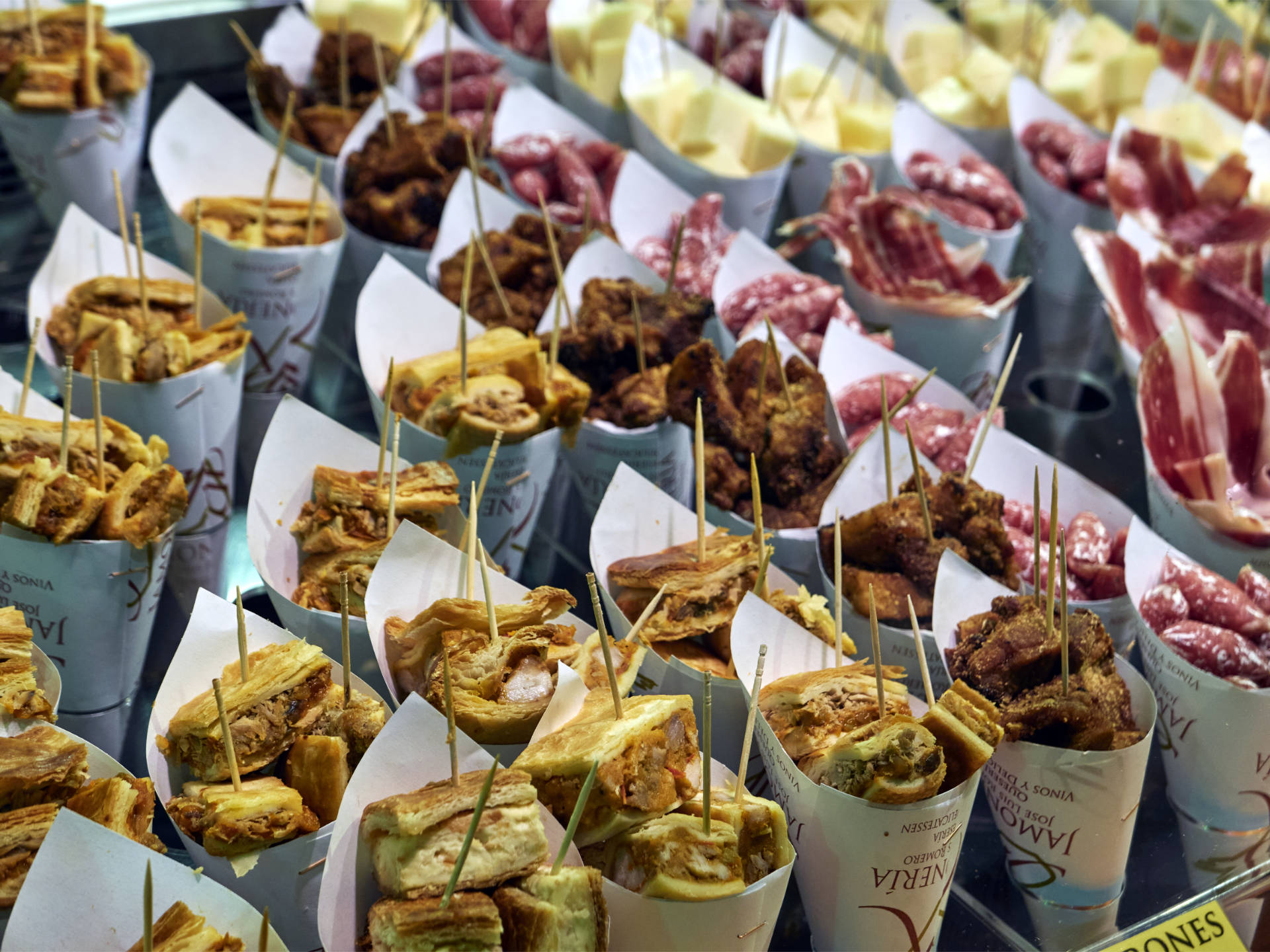 Pinchos im Mercado de Triana Sevilla.