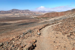 Nach den Serpentinen – schneller Trail durch die Bergflanke.