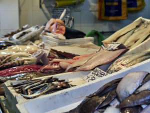 Pescados im Mercado de Triana Sevilla.