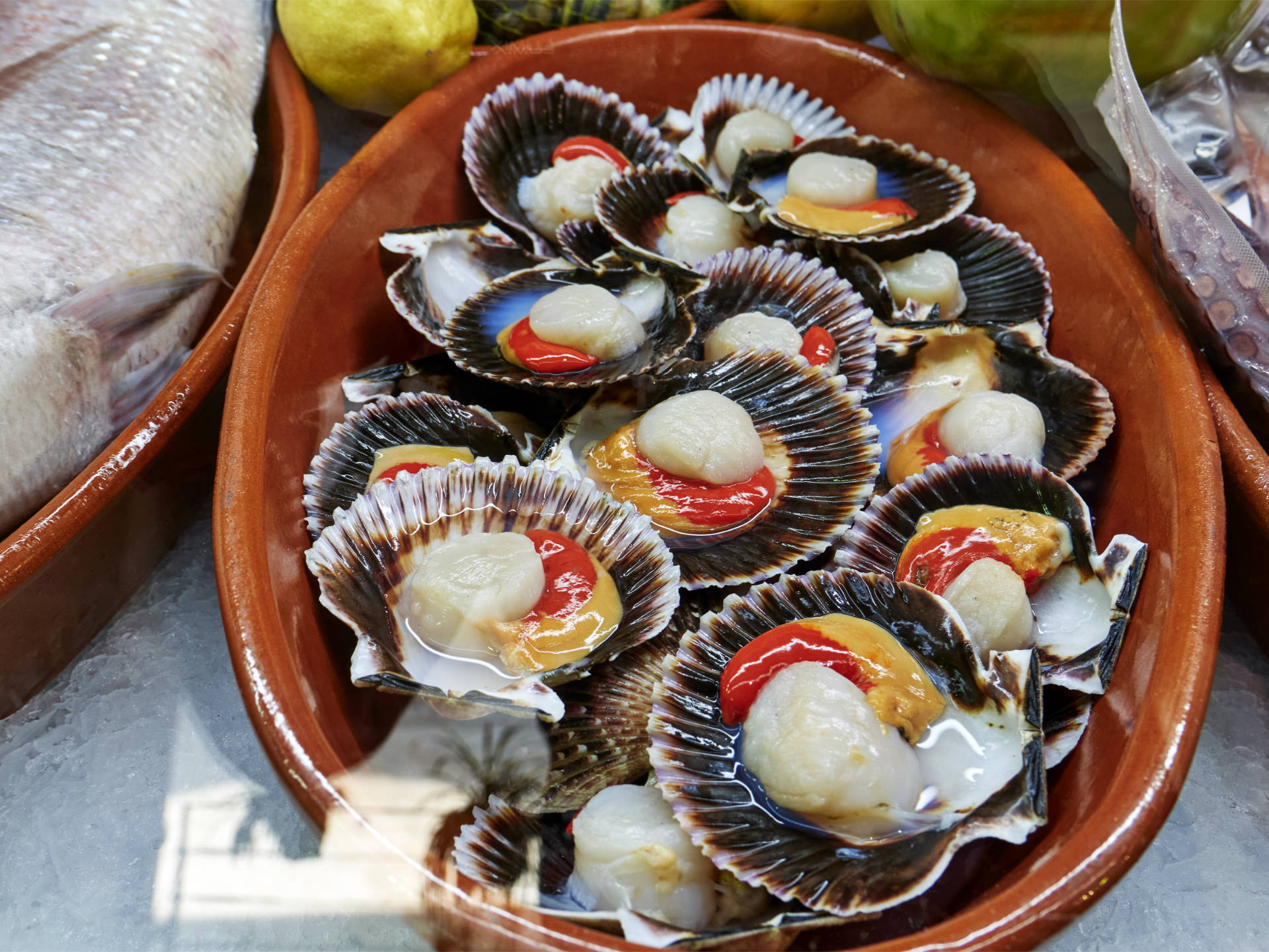 Mariscos im Mercado de Triana Sevilla.