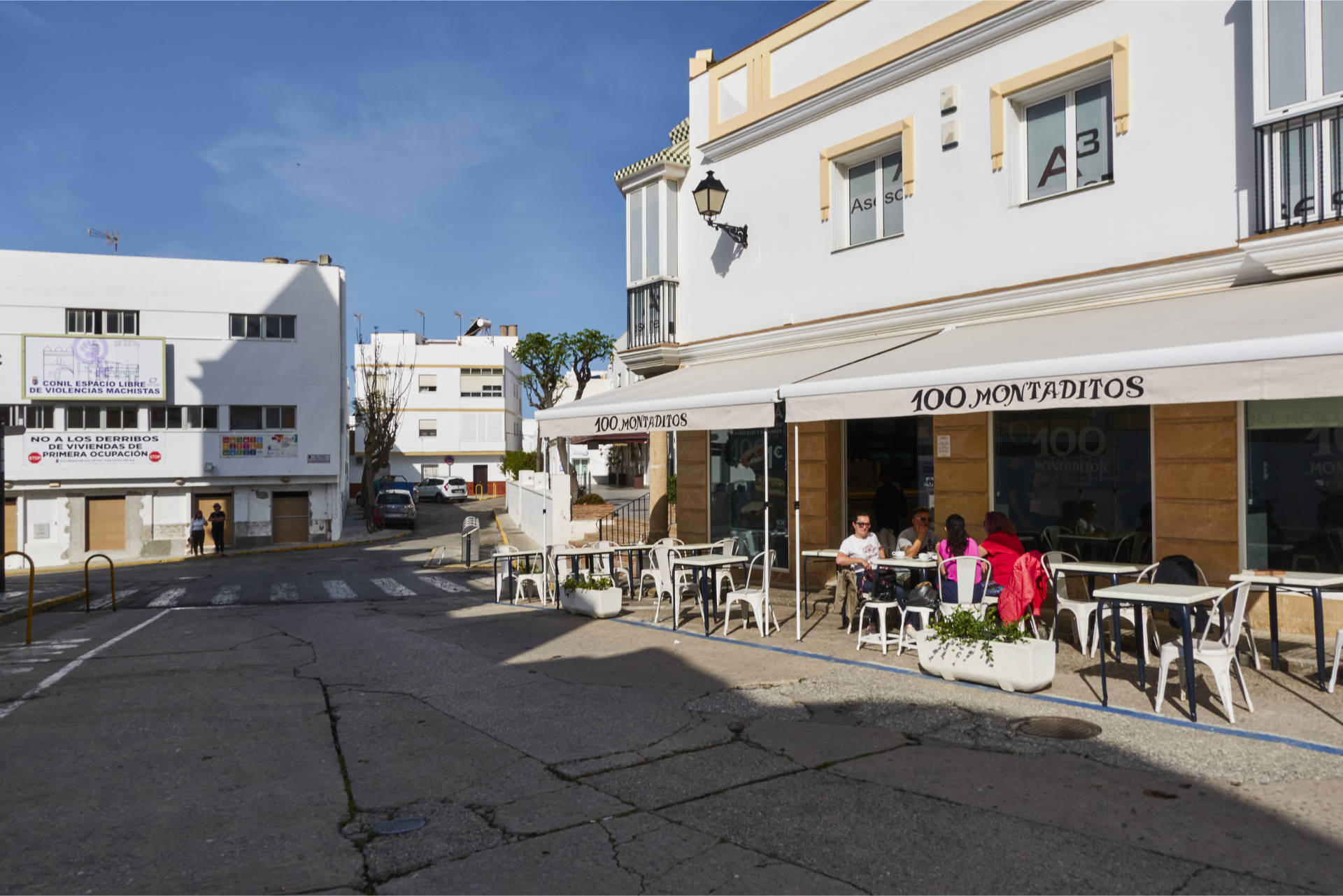 CorkerSpace – das 100 Montaditos am Plaza de la Constitución.