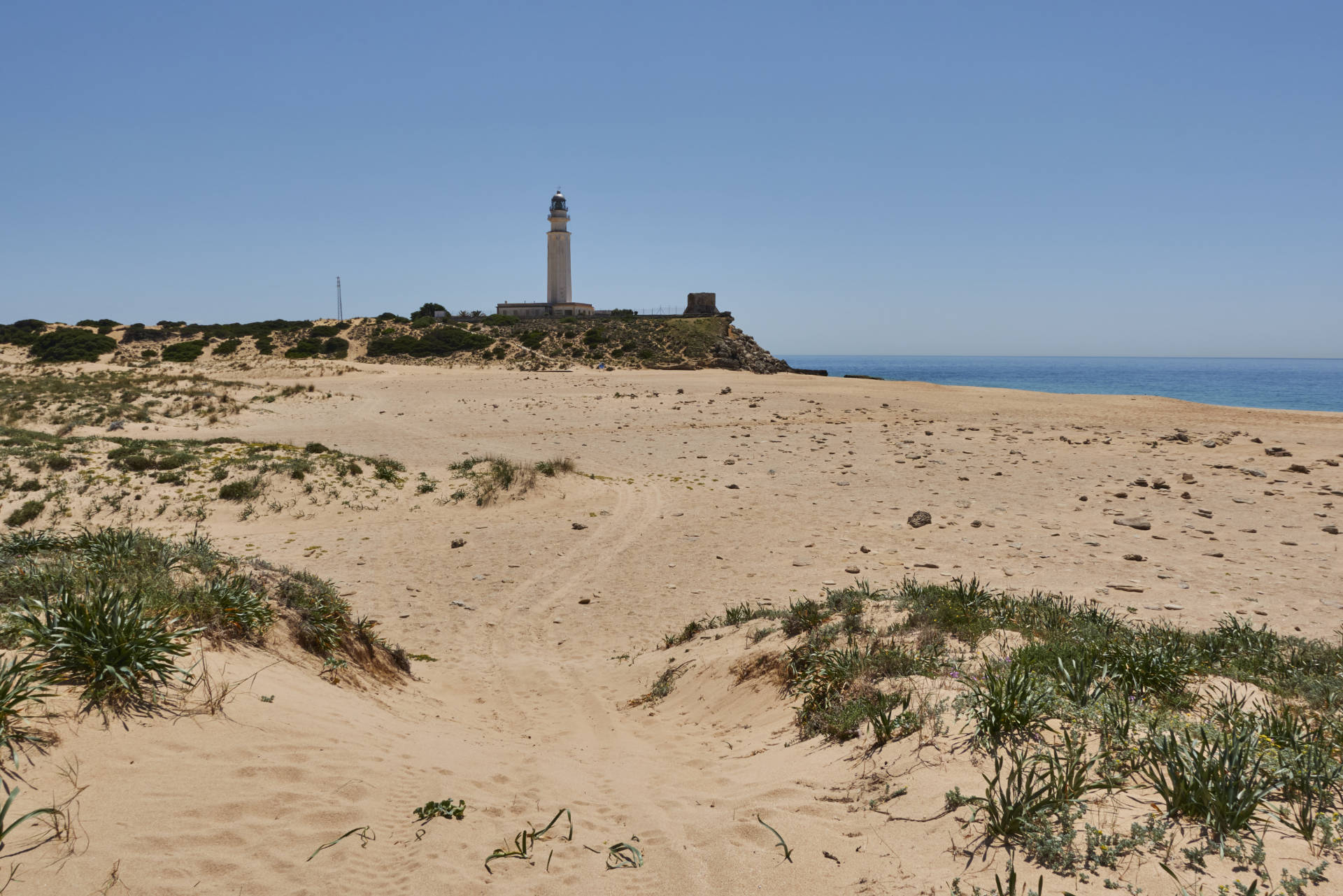 Die letzten Meter durch tiefen Sand zum Faro de Trafalgar.