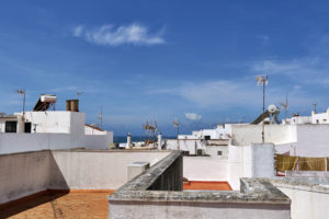 Dachterrasse CorkerSpace – über den Dächern von Conil de la Frontera.