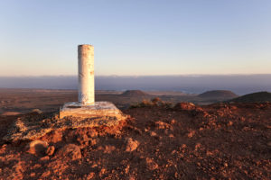 Blick vom Bayuyo nach Südwesten Richtung Lajares Las Calderas (249m), Caldera Encantada (206m), Caldera de Rebanada (251m) (vorne n. hinten).