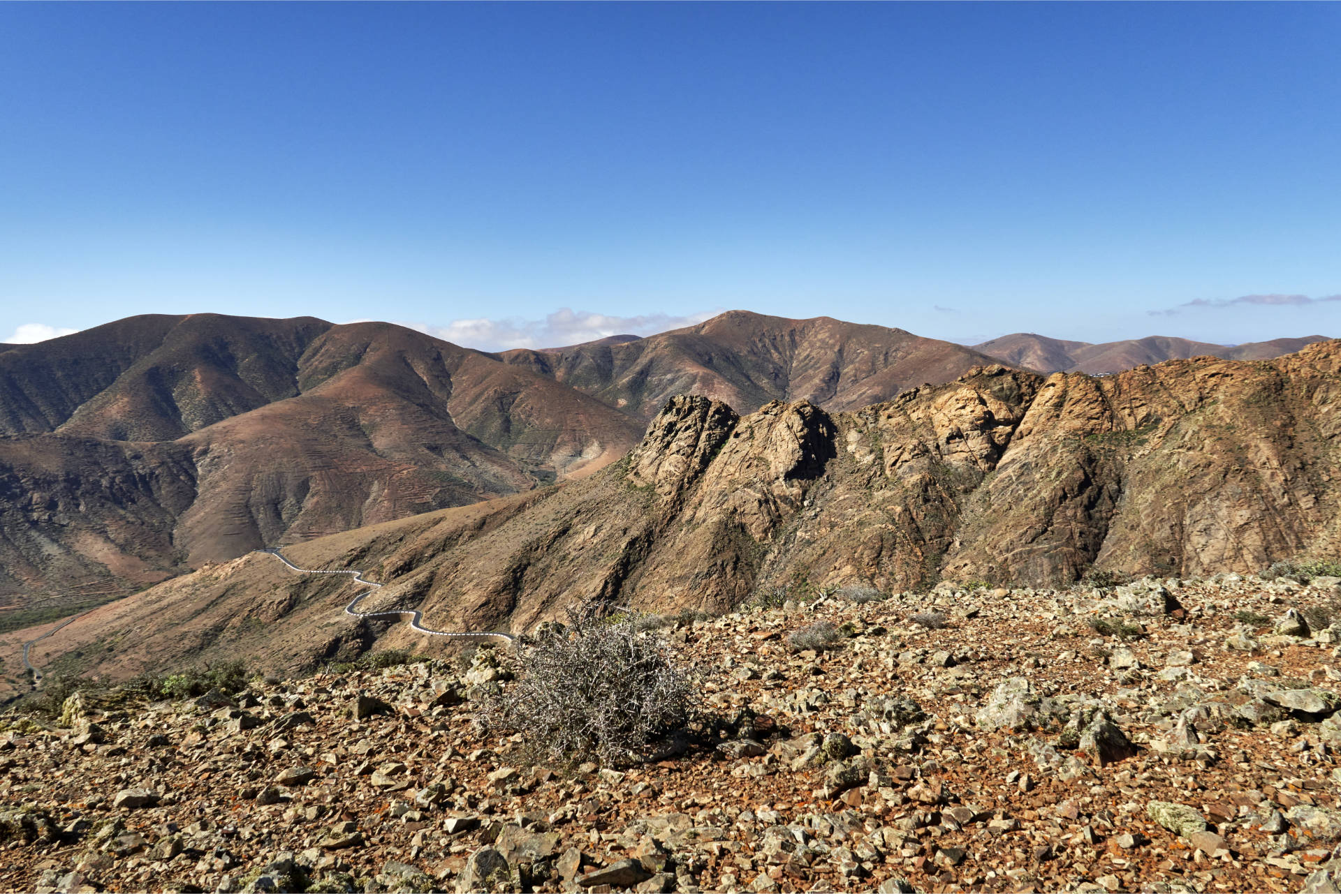 Am Filo de Fénduca auf dem Morro de los Olivos mit Blick auf die FV-30.