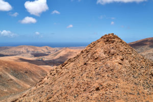 Blick vom Risco de la Peña auf die Westküste von Fuerteventura.