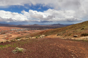Blick vom Degollada de la Villa (584) auf Antigua.