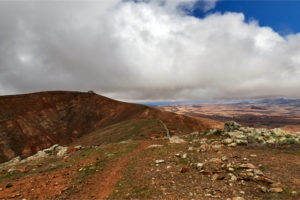 Am Trail – der Morro de Velosa o del Convento (675m) in Sicht.