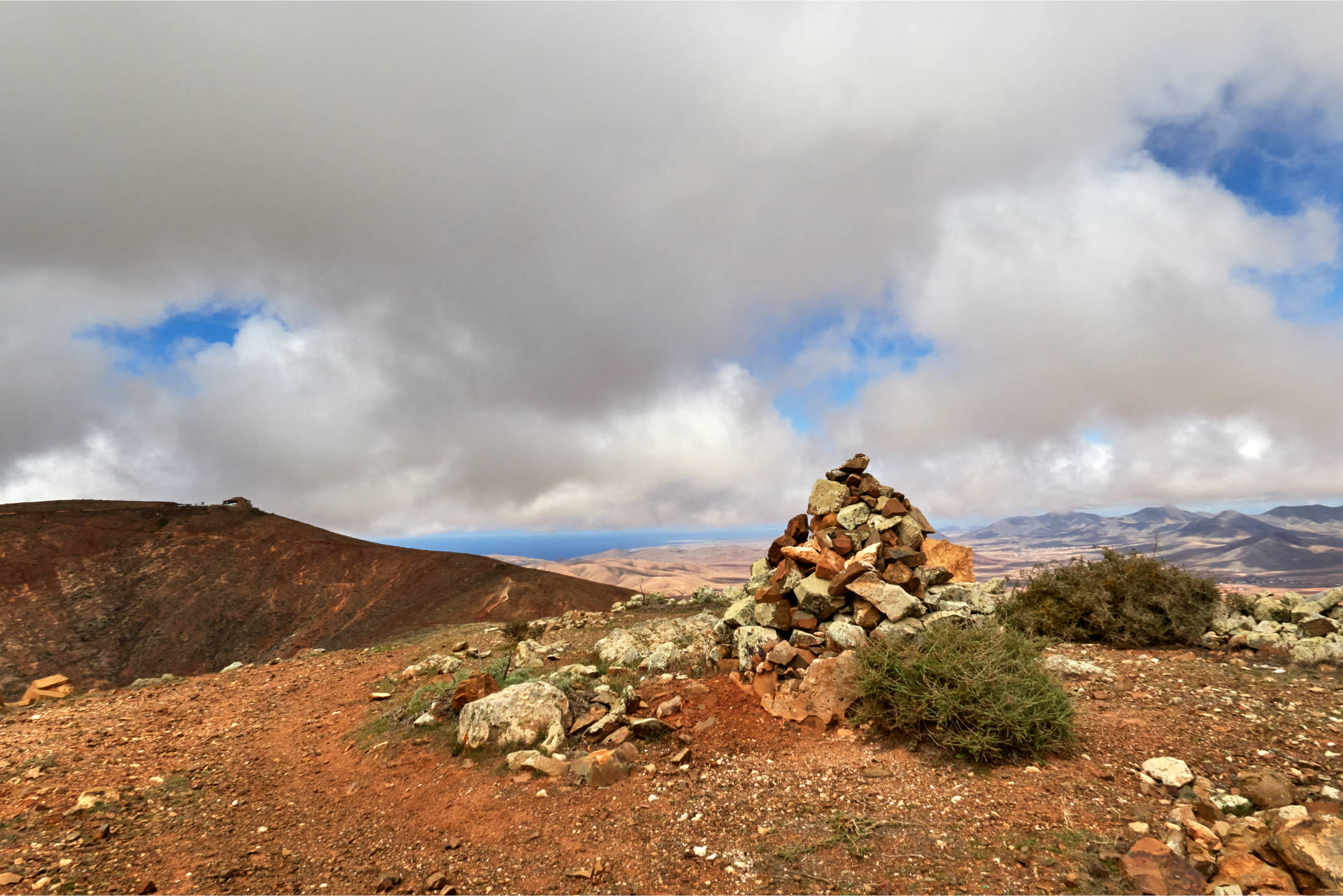 Am Trail Richtung Morro de Velosa o del Convento (675m).