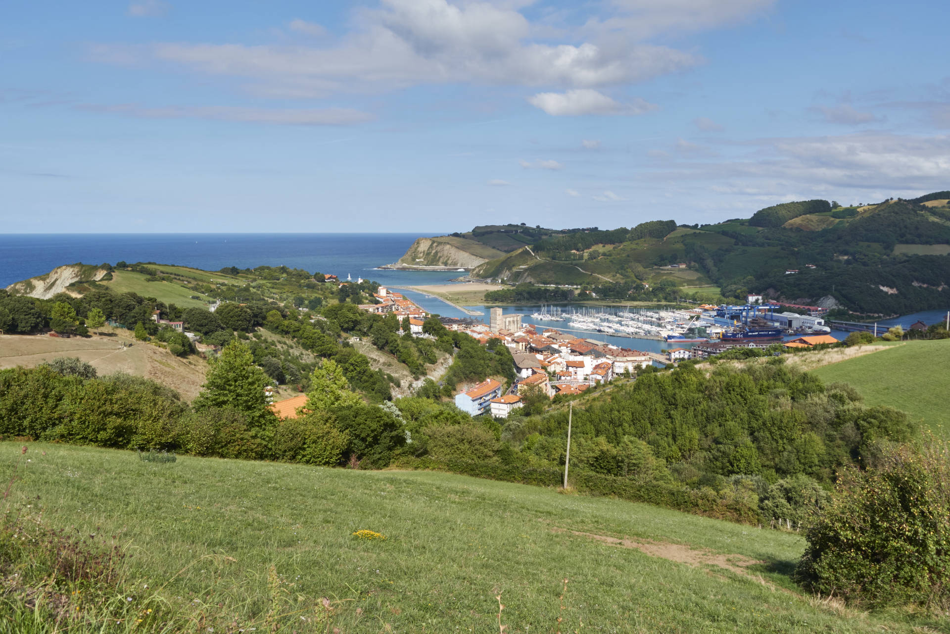 Herrliche Ausblicke von den Hügeln auf Zumaia.