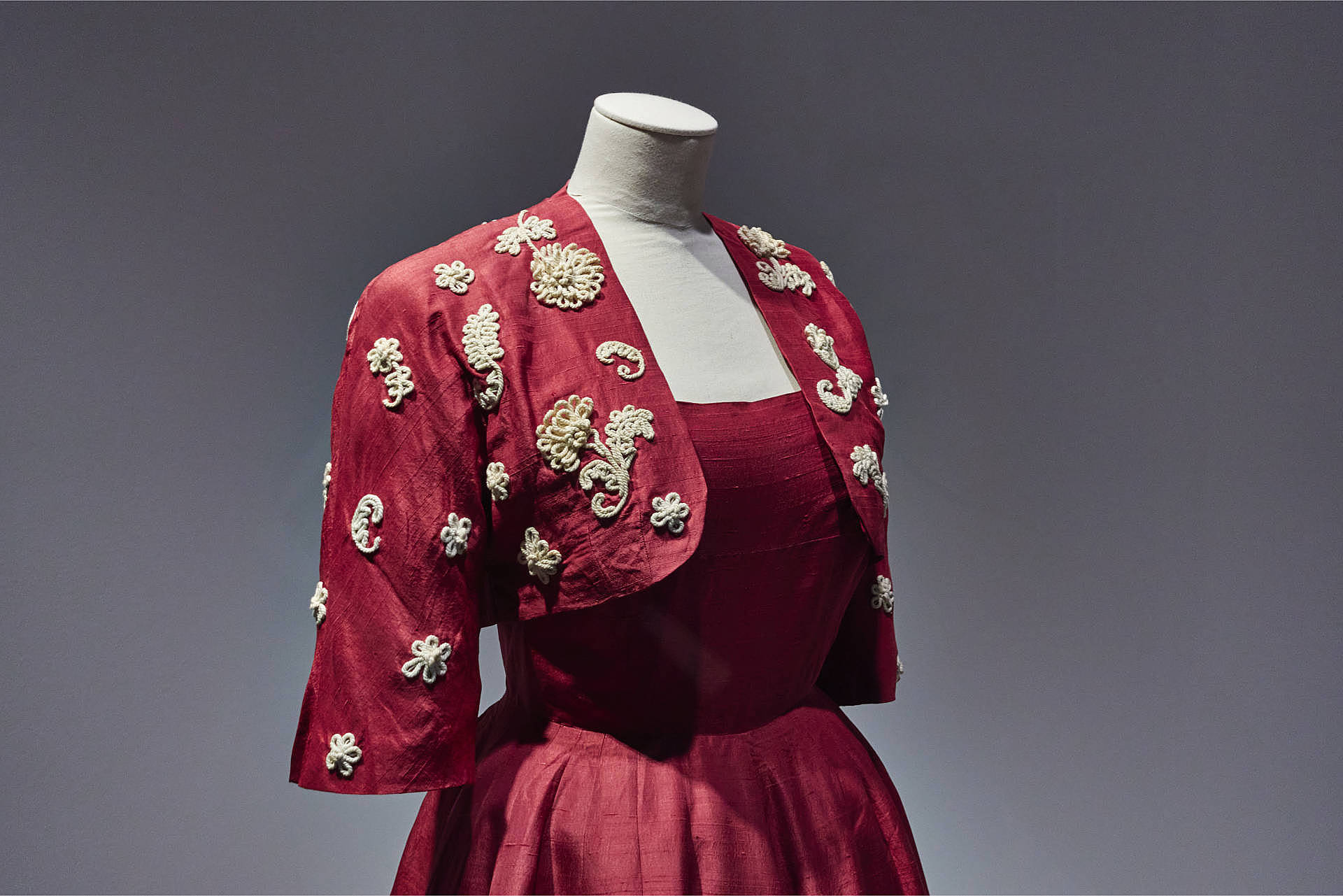 Cristóbal Balenciaga – Mode des Königs der Haute Couture.