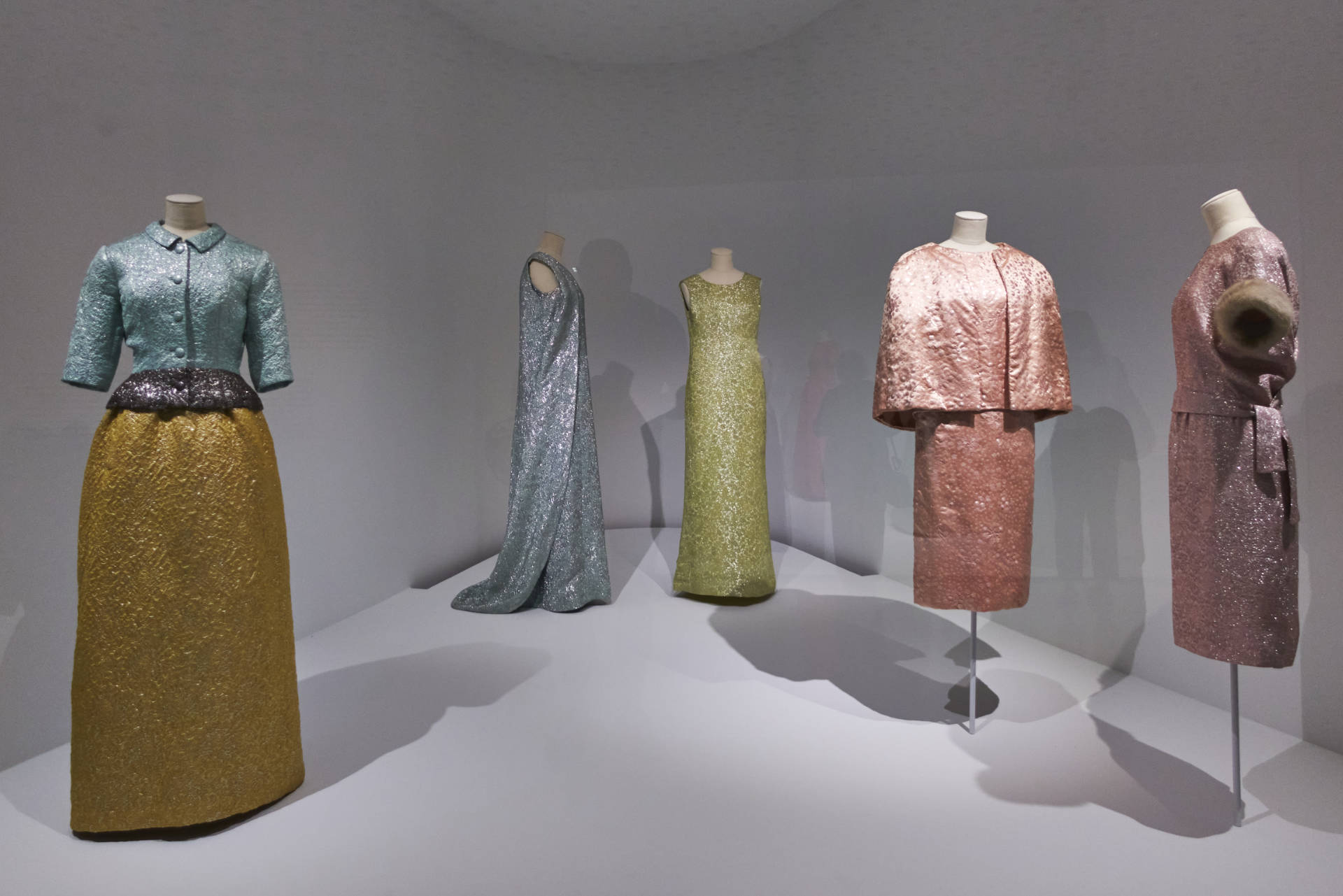 Cristóbal Balenciaga – Mode des Königs der Haute Couture.