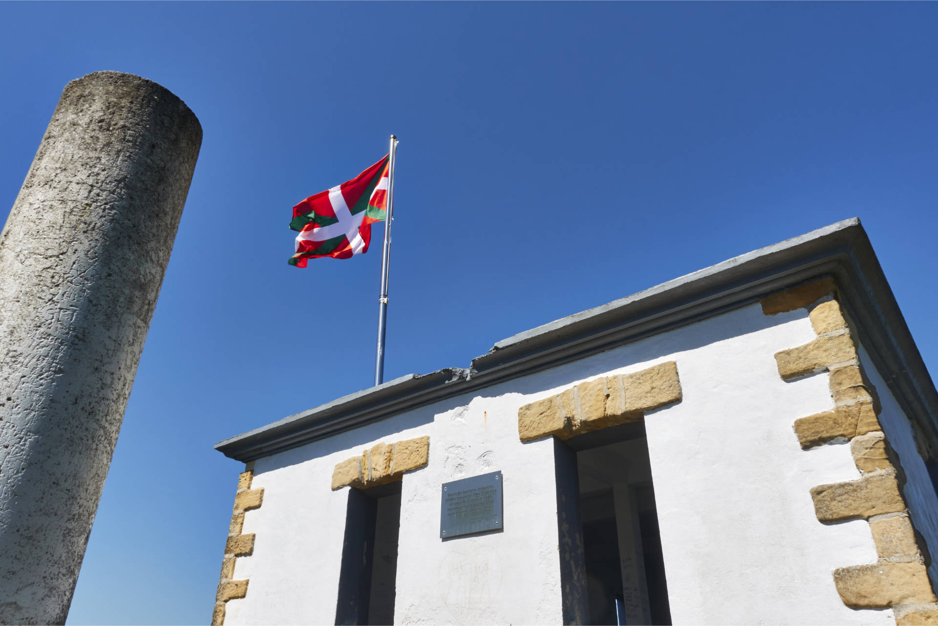 Die historische batería am Mont San Anton.