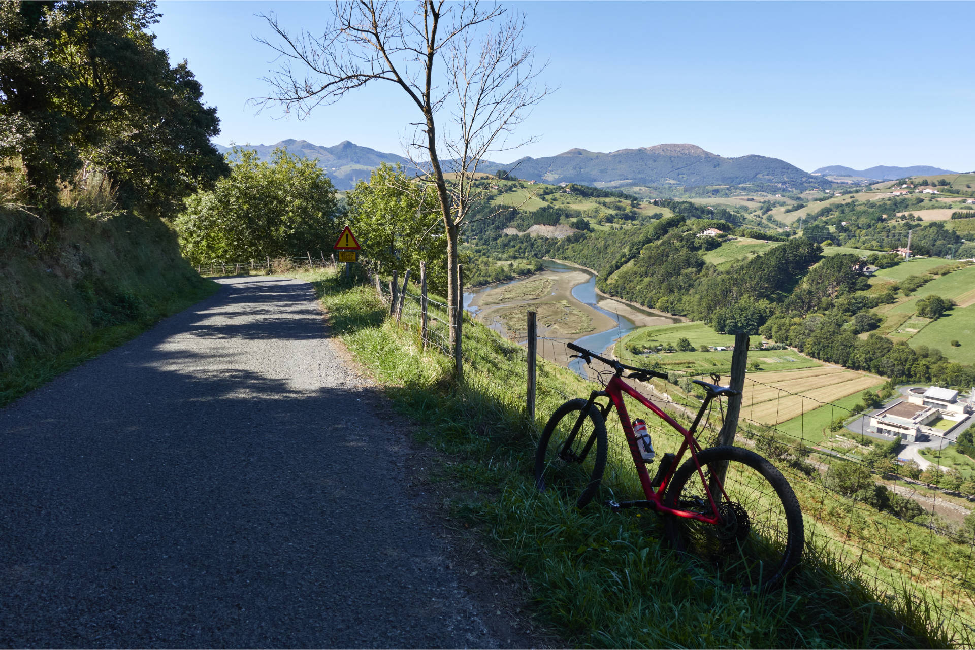 Blick von Artada auf den Urola bei Ebbe.