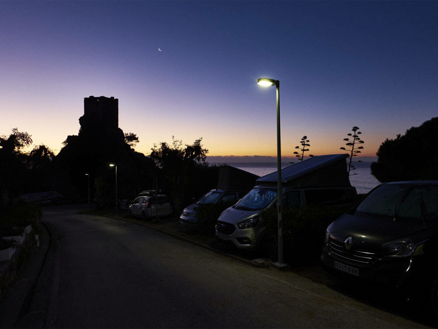 Die parcelas mit Stromanschluss am Camping