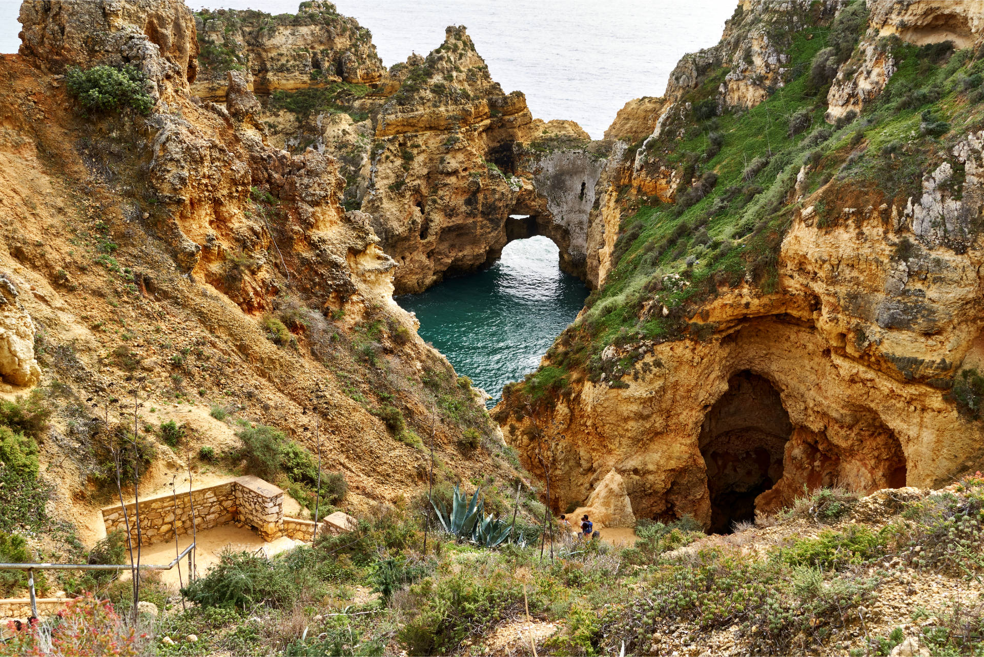 Die steilen Treppen hinunter zu den Grotten des Ponta da Piedade.