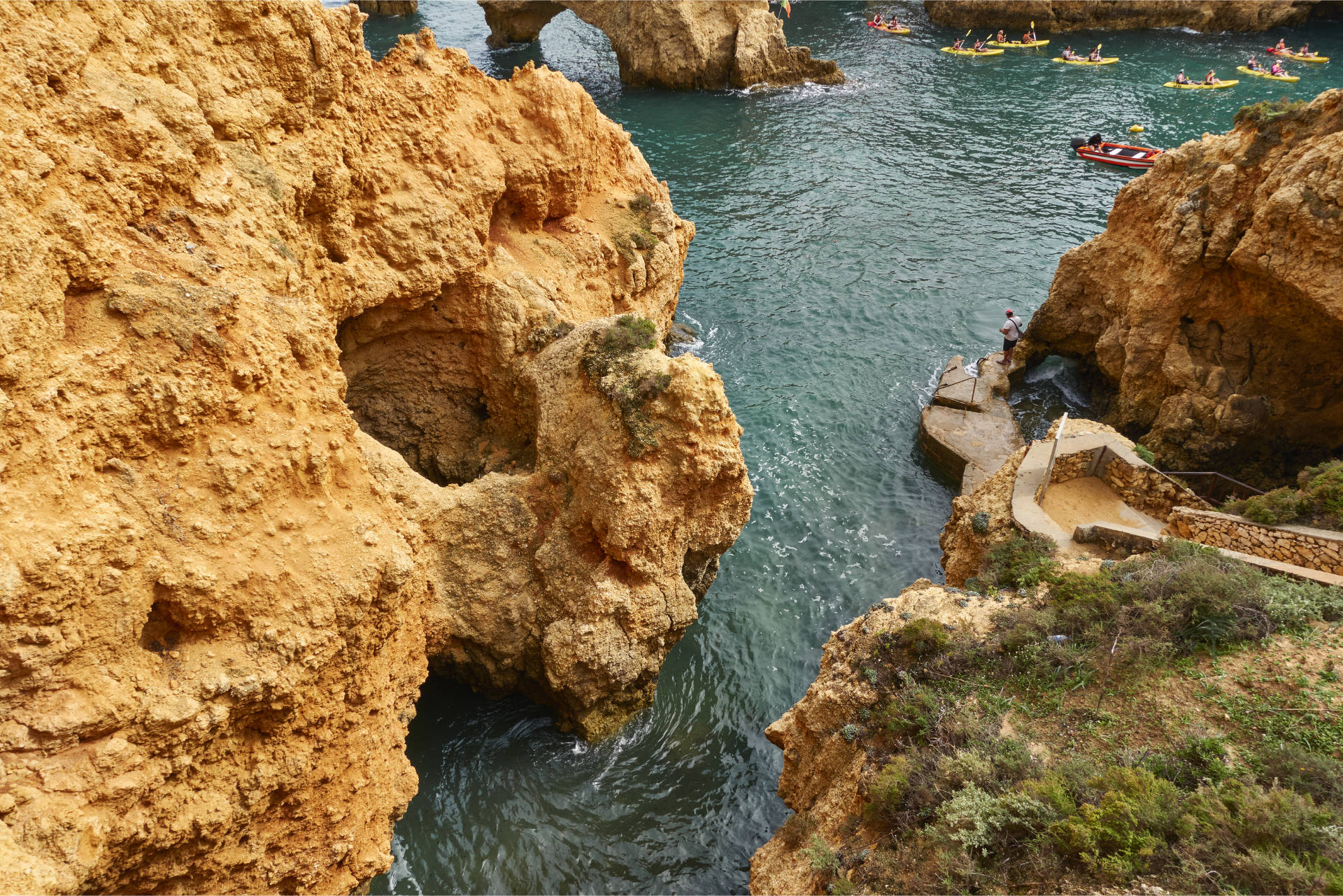 Die steilen Treppen hinunter zu den Grotten des Ponta da Piedade.