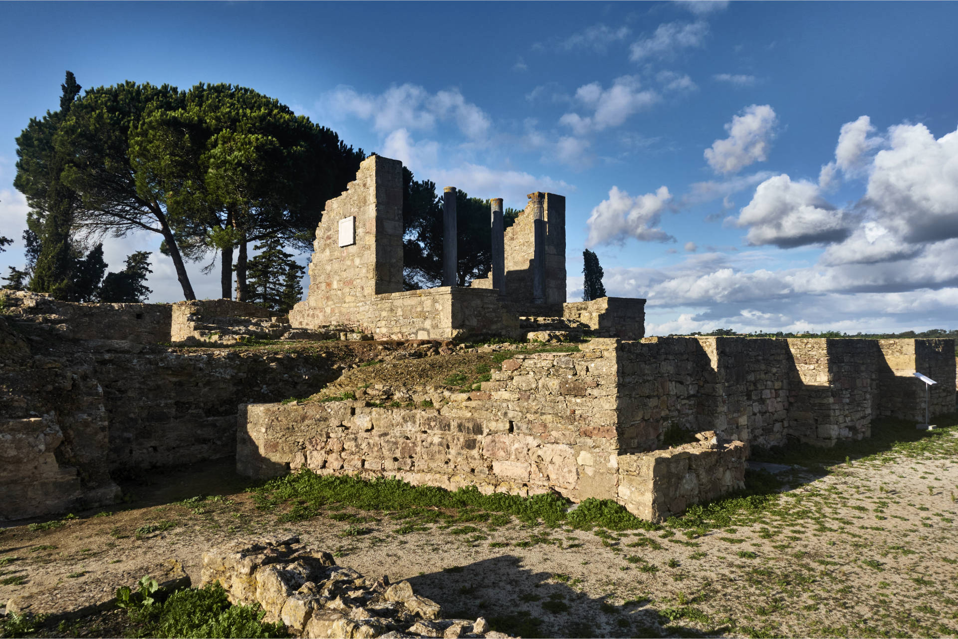 Tempel der Ruinas de Miróbriga Santiago do Cacém Portugal.