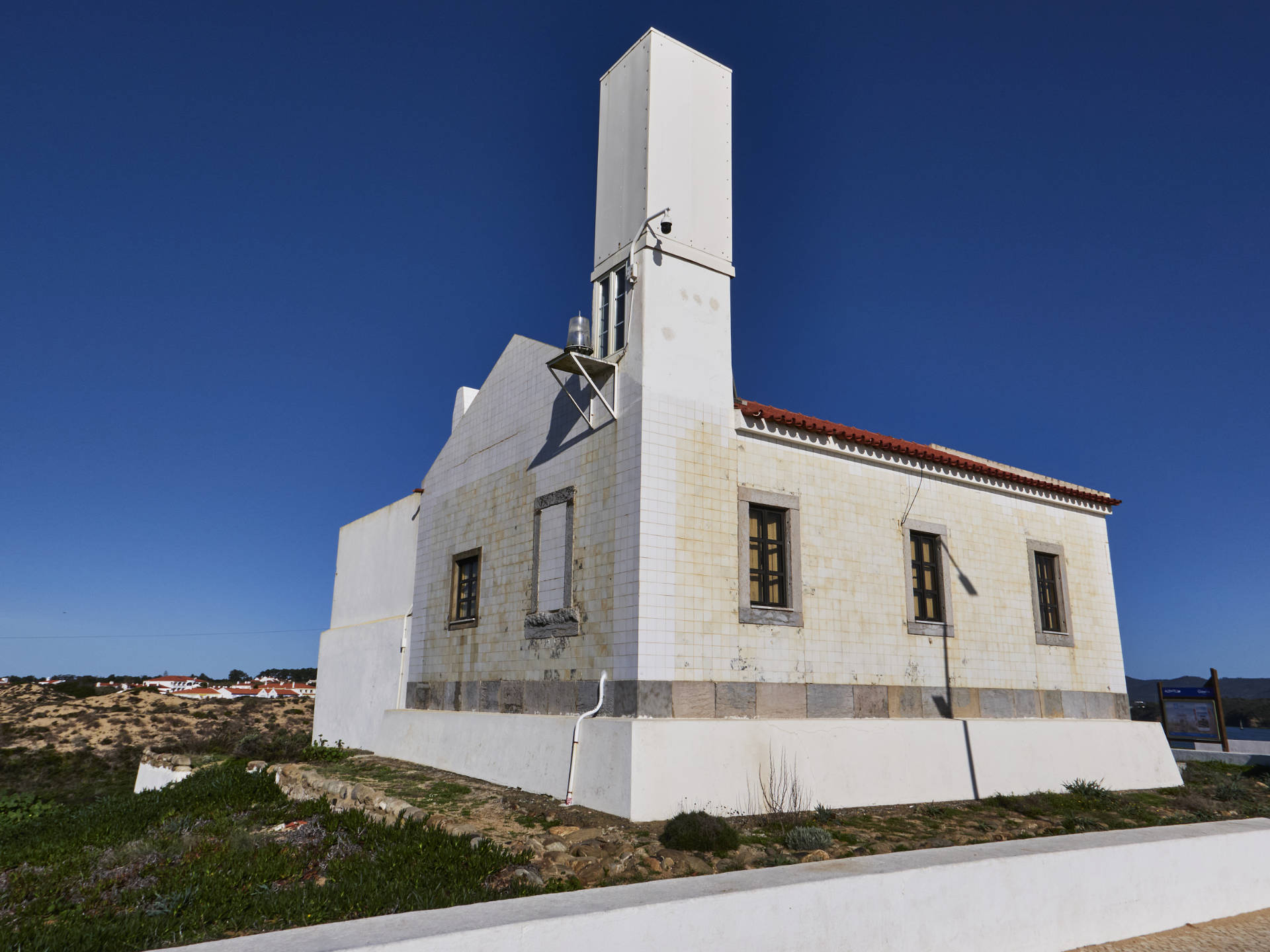 Das Leuchtfeuer von Vila Nova de Milfontes Portugal.