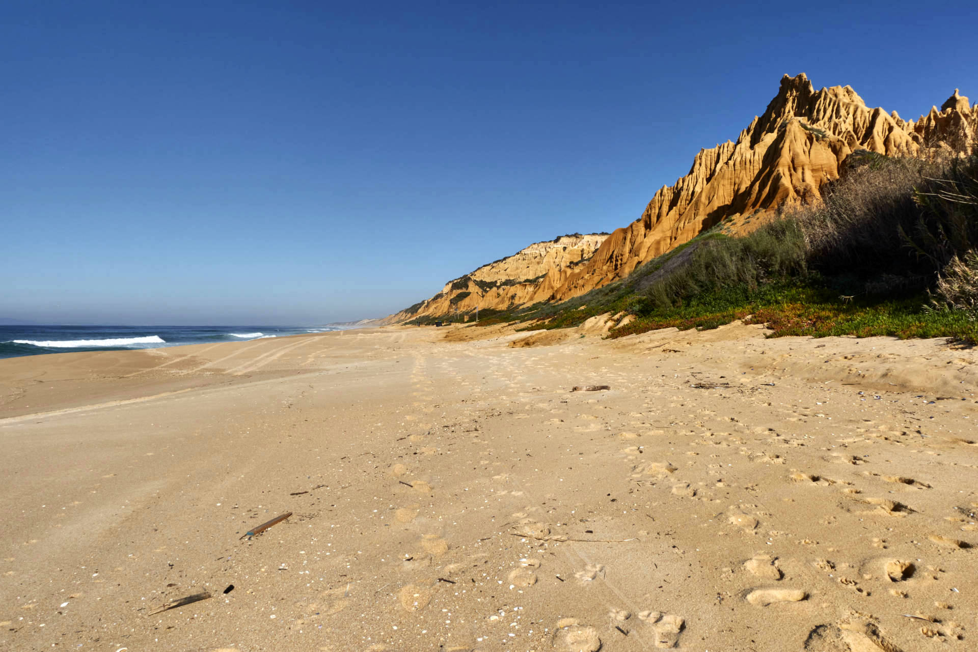 Die pittoresken Klippen am Praia do Galé.