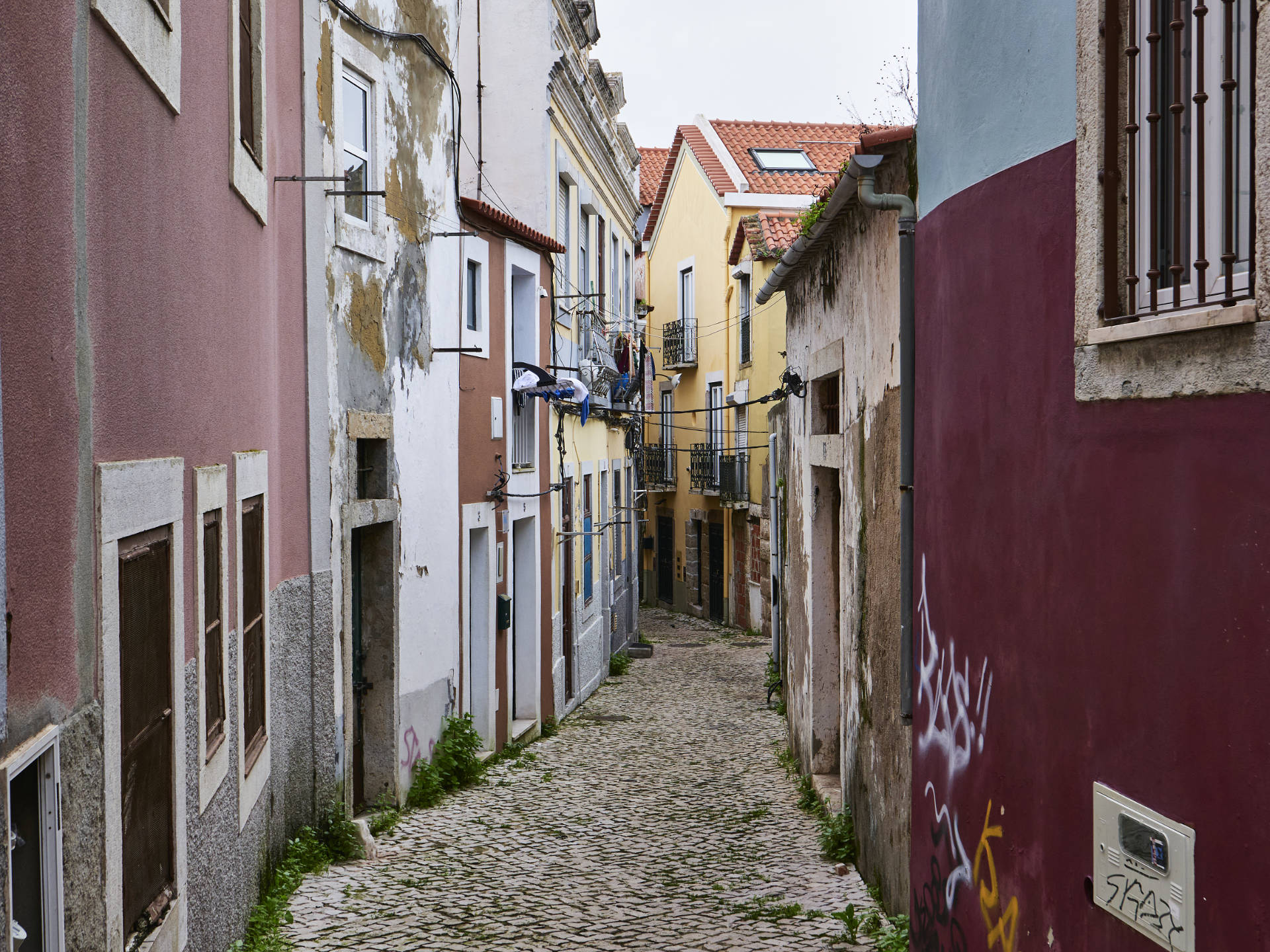 Hinauf durch die Gassen Richtung Igreja de São Sebastião Setúbal.