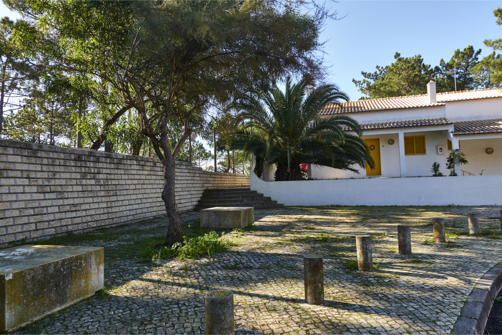 Zugang zur Treppe, die zum Praia do Galé hinunter führt.