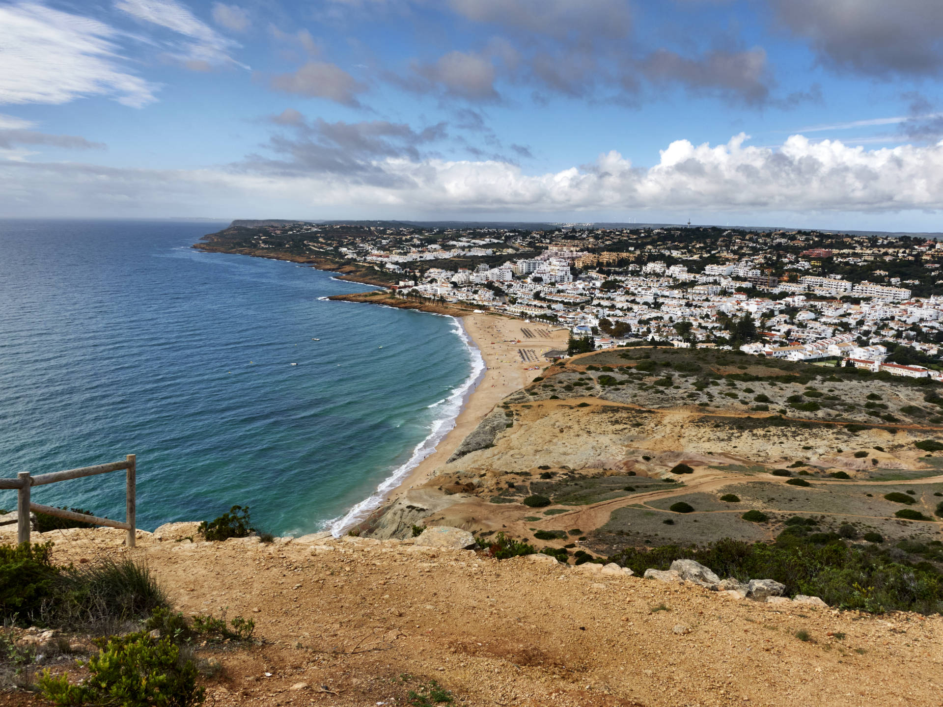 Der Ort Luz an der Südküste der Algarve.